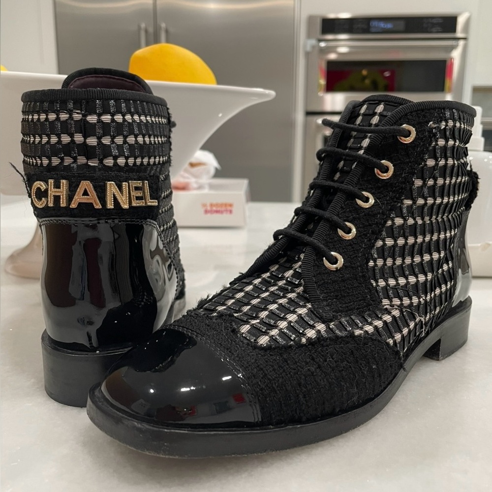 💕SOLD💕Chanel 2017 Interlocking CC Logo Combat Boots